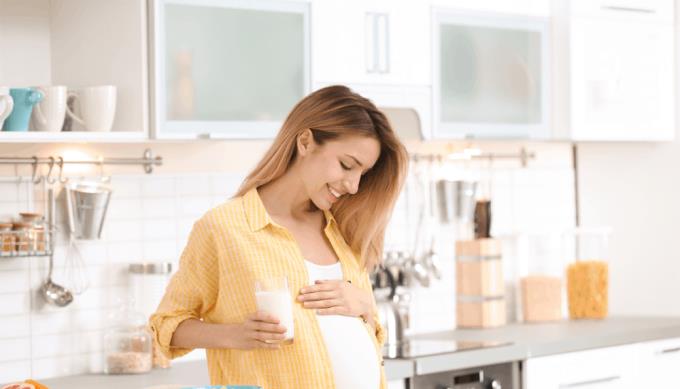 Mandlové mléko: Dobré pro těhotné ženy a celou rodinu