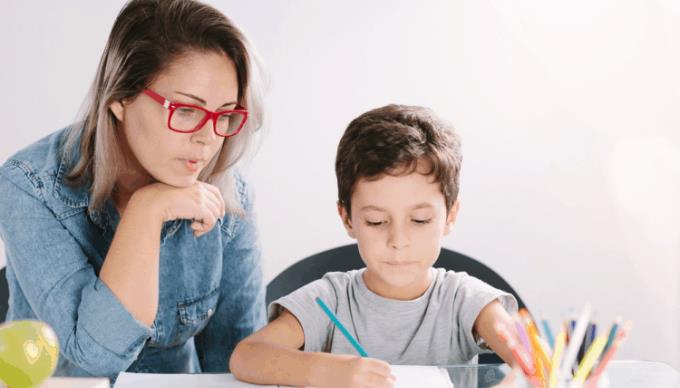 5 grunner til at du ikke bør tvinge barnet ditt til å studere godt