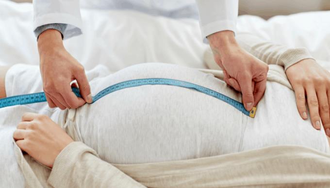 Stor gravid mor: Et tegn på gode nyheder eller bekymring?