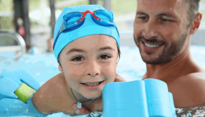 Na co by si měli dát rodiče pozor při výuce plavání dětí v létě?