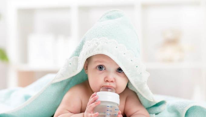 I bambini dovrebbero bere l'acqua?