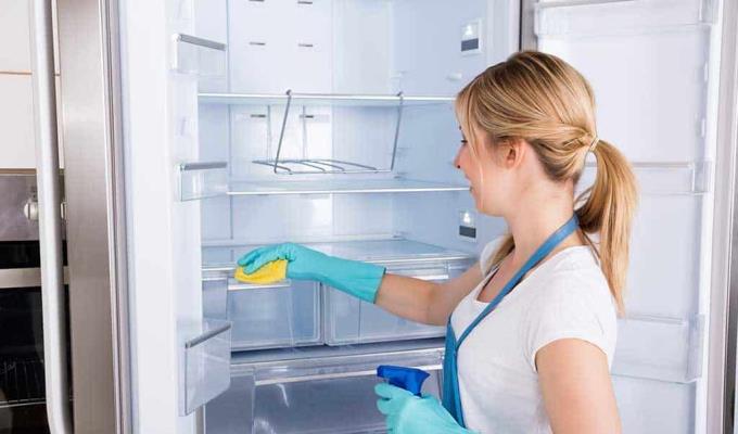 Řekněte vám, jak naučit své dítě čistit ledničku za pouhých 5 minut