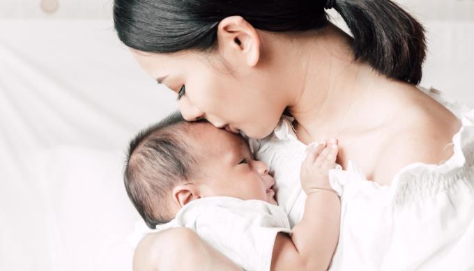 Obstruktion der Tränendrüsen bei Neugeborenen und deren Heilung