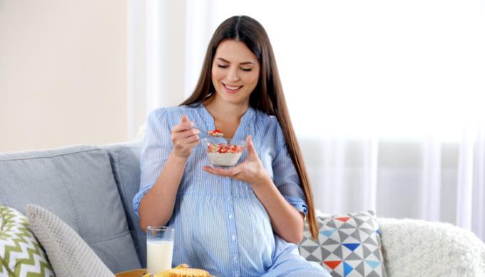 Per què s'han d'afegir les dones embarassades a la dieta?