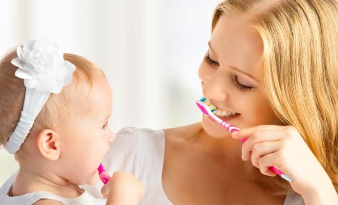 Prořezávání zoubků: Co rodiče potřebují vědět