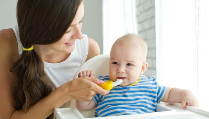 8 Gründe, warum Kinder vergilbte Zähne haben