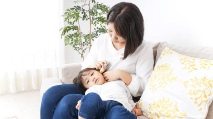 Rodiče by měli věnovat pozornost 8 příznakům meningitidy u malých dětí