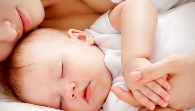 Jak kojit kojeneckou výživu kombinovanou s mateřským mlékem?