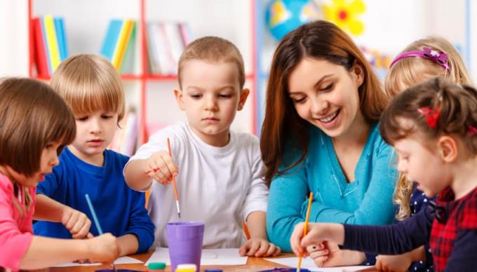 Að kenna börnum samkvæmt Montessori menntunaraðferðinni