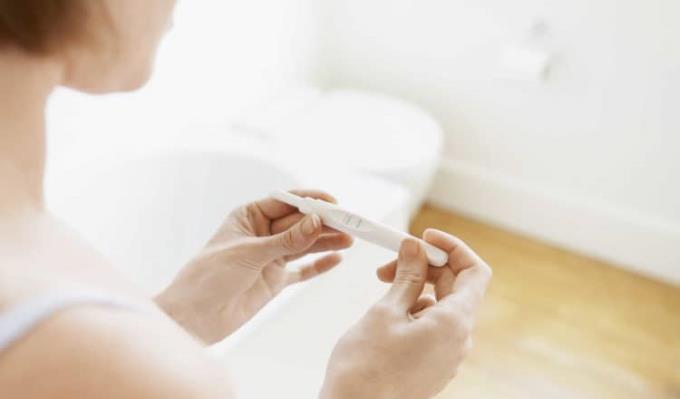 Jak používat a číst nejpřesnější výsledky těhotenských testů