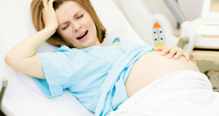 7 Atemmethoden während der Wehen: Schwangere müssen greifen