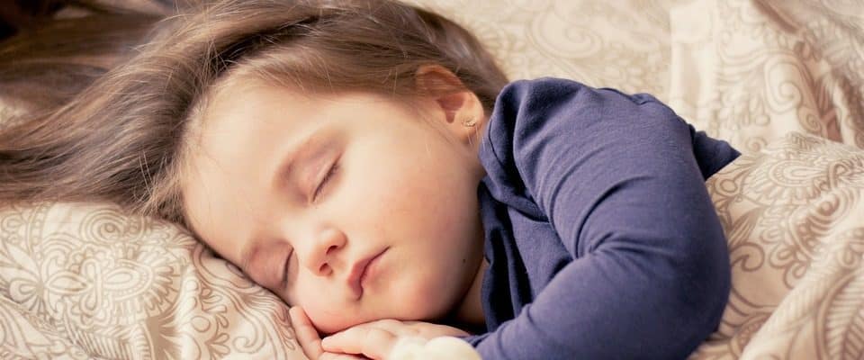 7 Tipps zur Verbesserung der Schlafstörungen bei kleinen Kindern