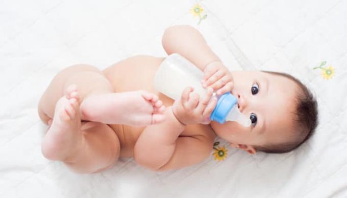 Jak se mění váha miminka během prvního roku života?