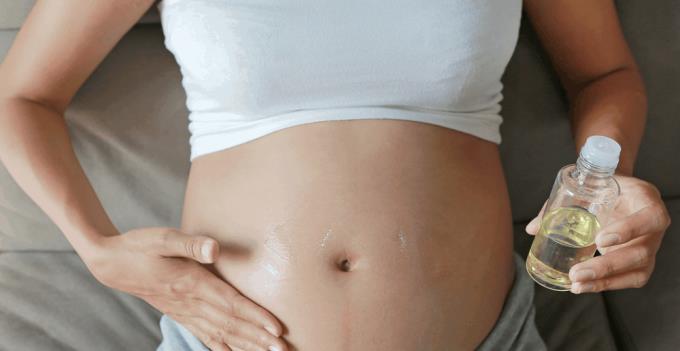 Strie během těhotenství: jak jim předcházet a jak je léčit