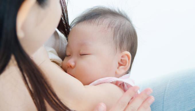 Tips to help relieve nipple pain while breastfeeding