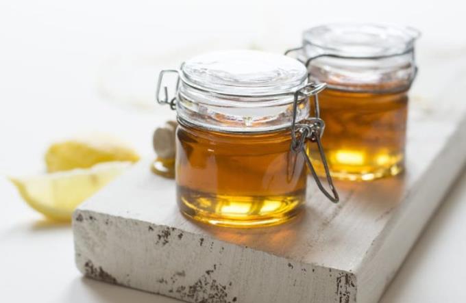 Měla by kojící matka pít med?