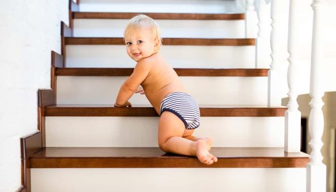 Nenechte si ujít tato 4 zábavná cvičení, která pomohou vašemu miminku naučit se chodit