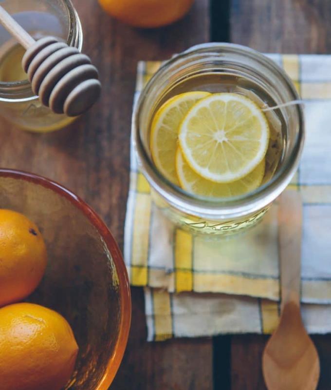 9 velikih prednosti limonine vode za doječe matere