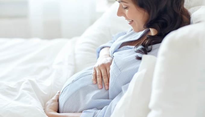 先天性欠損症を防ぐために妊婦に葉酸を補給する