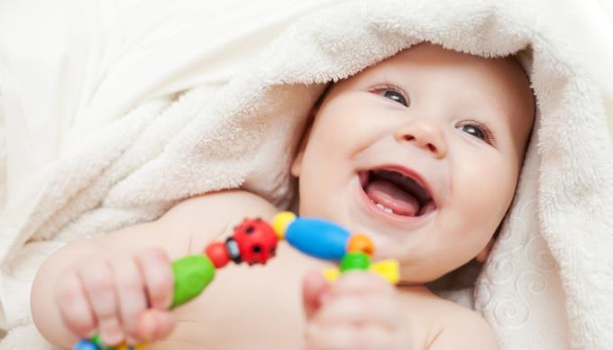 ¿Cómo cuidar a un bebé de 4 meses?