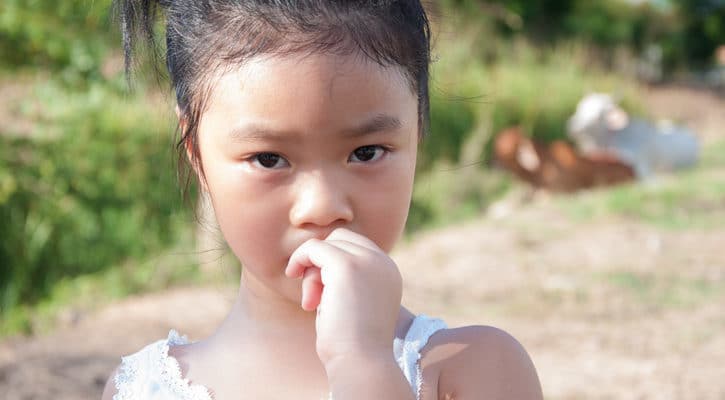 I genitori devono fare quando i loro figli si mangiano le unghie?