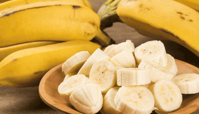 Těhotné ženy jedí banány během těhotenství: Měly by nebo neměly?