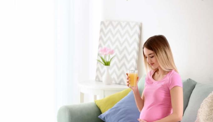 妊娠中の女性がオレンジジュースを飲むときの10の利点