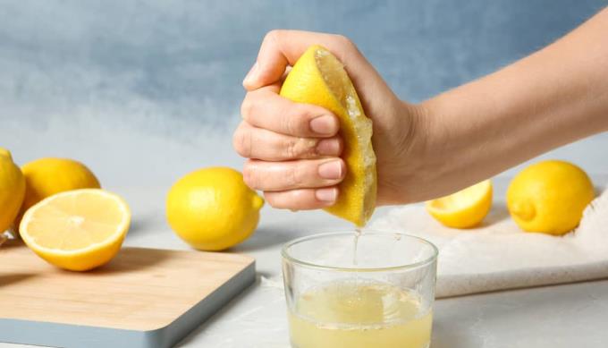 임산부에게 레몬 즙을 마시는 것이 좋을까요?  7 가지 혜택