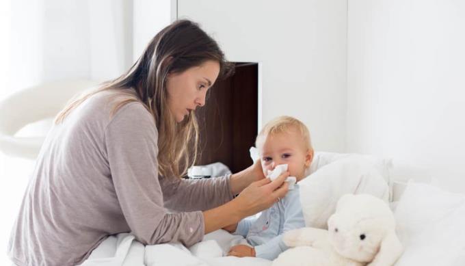 Vaše dijete ima suhi kašalj, možete pomoći djetetu da ublaži kašalj kod kuće