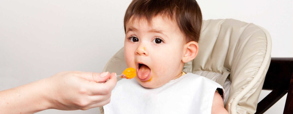 8 erreurs commises par les parents en nourrissant leurs enfants