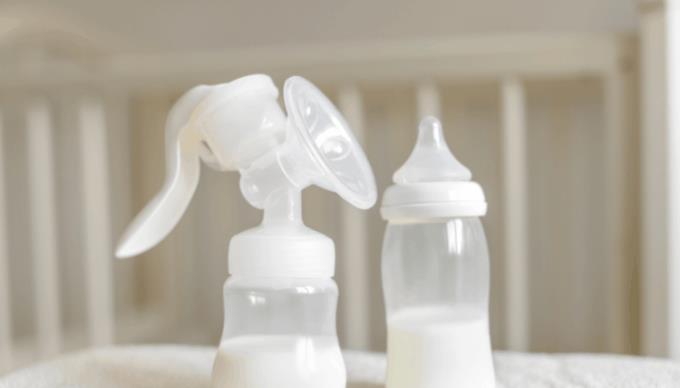 Come estrarre il latte materno in modo efficace per avere una buona fonte di latte per il tuo bambino