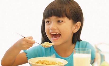 Frokost for babyer og ting mødre trenger å merke seg