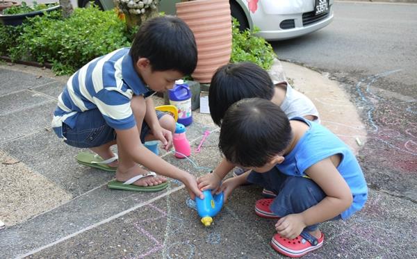 Spielen hilft Kindern, sich umfassend zu entwickeln