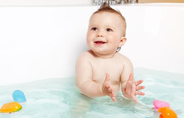 Spiele für Kinder: Spaß haben, baden muss Spaß machen