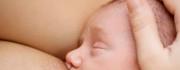 Haut an Haut stimuliert den Instinkt Ihres Babys