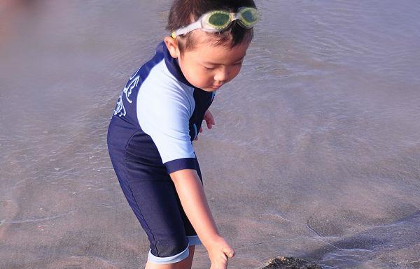 As habilidades que as nais deben ensinar aos seus fillos antes de ir á praia