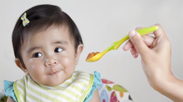 Nutrire il tuo bambino: il segreto per scegliere gli alimenti per praticare la masticazione