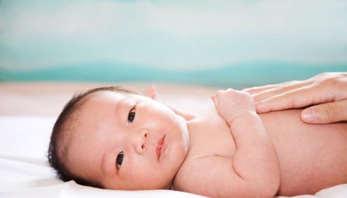 Soins du nouveau-né: Protégez la peau délicate