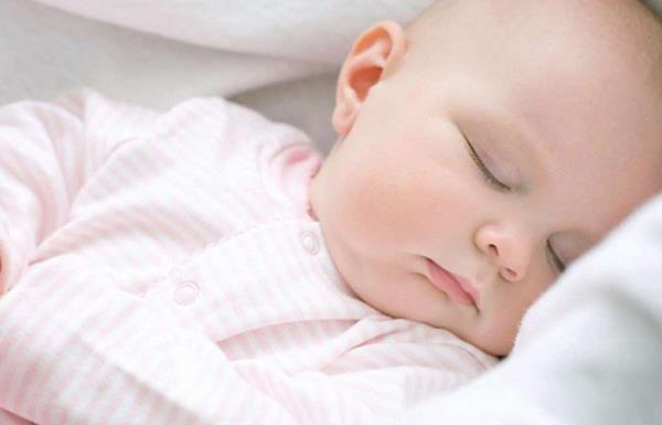 Bébés nés en sueur: Quand devez-vous vous inquiéter?