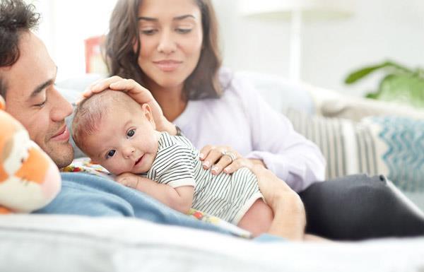 Hvordan la babyer sove godt når de deler seng med foreldrene