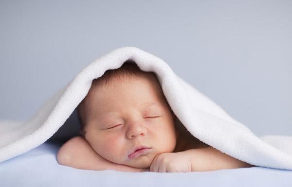 Catturare il polso del bambino che non dorme bene o è esigente