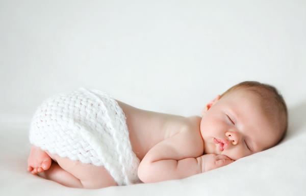 4 fatti sorprendenti sulla pelle sensibile del neonato