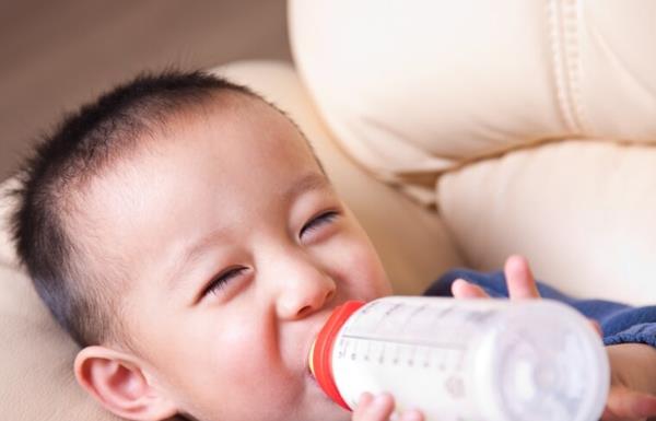 Cool milk helps babies gain weight, understand how to correct?