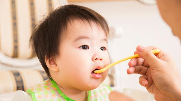 Menyen for en 2 år gammel baby i japansk stil bør konsulteres