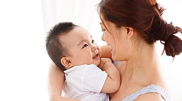 Husk når du trenger å holde babyen din i armene dine slik at babyen din føler seg tryggest!