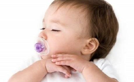 Pacifiers: Should children use it?