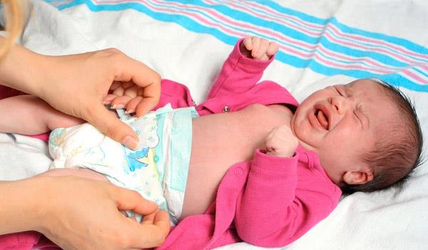 Was wissen Sie über das Verdauungssystem und die perfekte Art, sich um Ihr Baby zu kümmern?