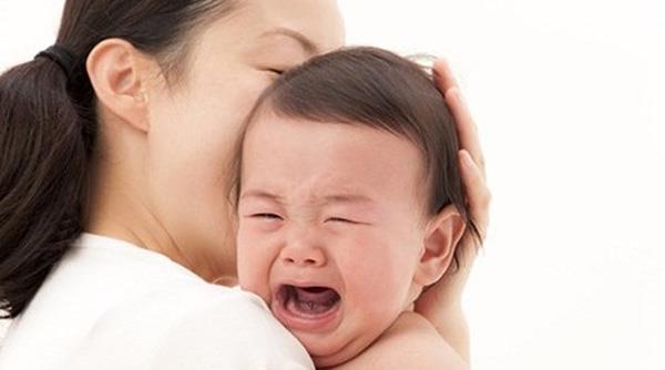 Symptoms when the baby falls and hits the back of the head that parents must know