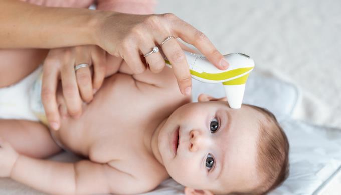 Bambino con febbre fredda alle mani e ai piedi: come gestirlo nel modo giusto?